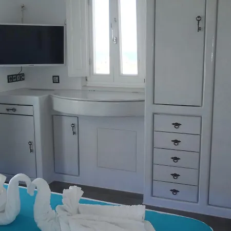 Santoxenia Luxury * Kamári